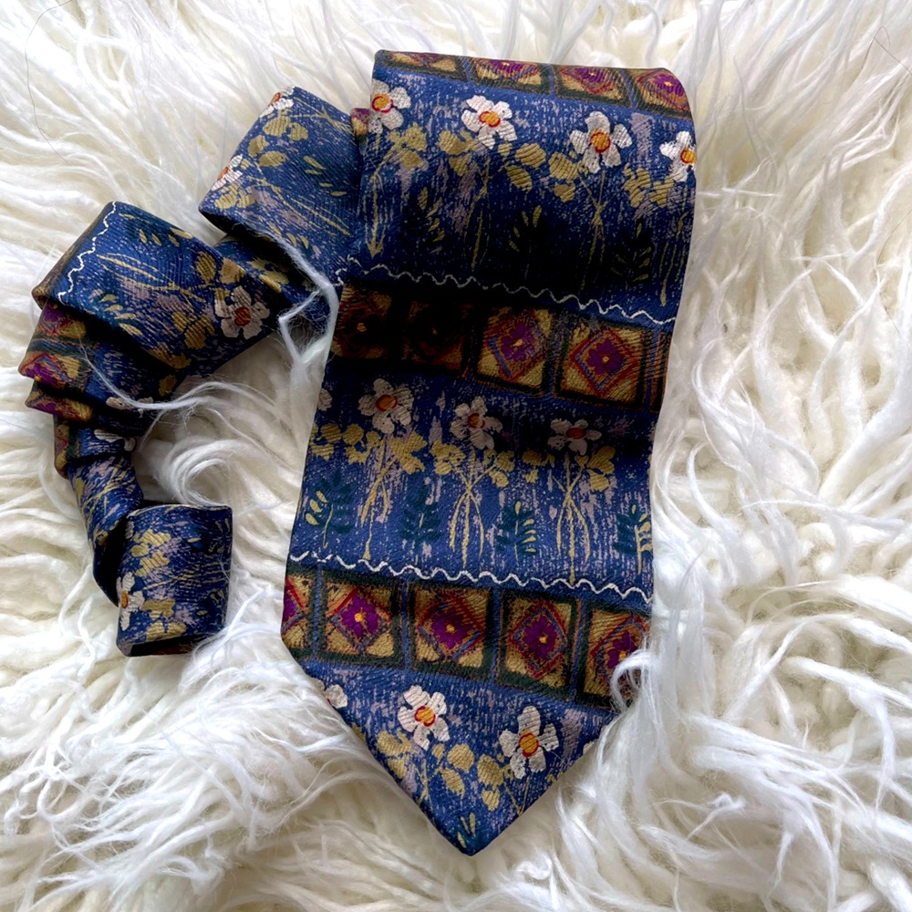 100% Imported Silk Tie by Geoffrey Beene